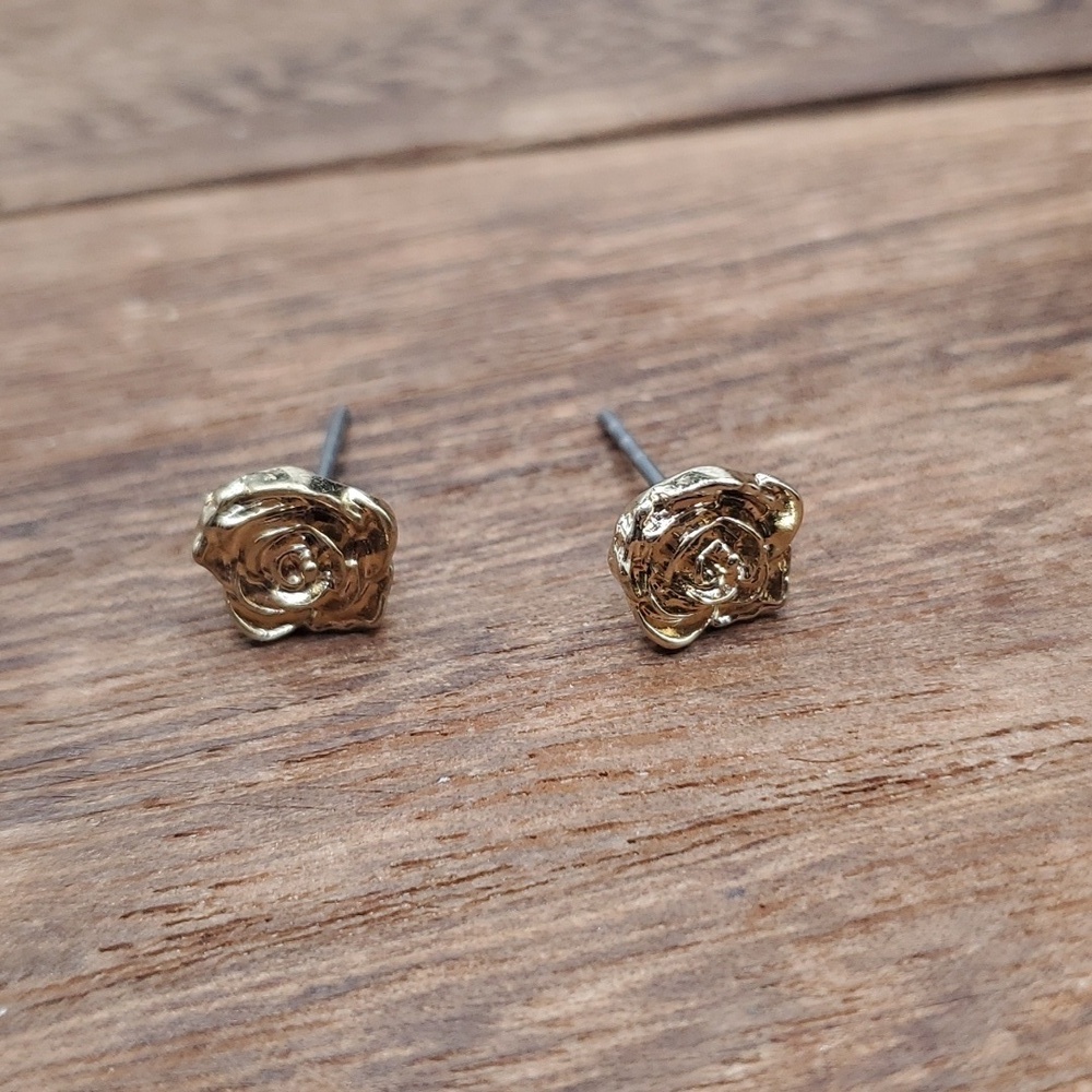 Intricate rose earrings E2170‎
